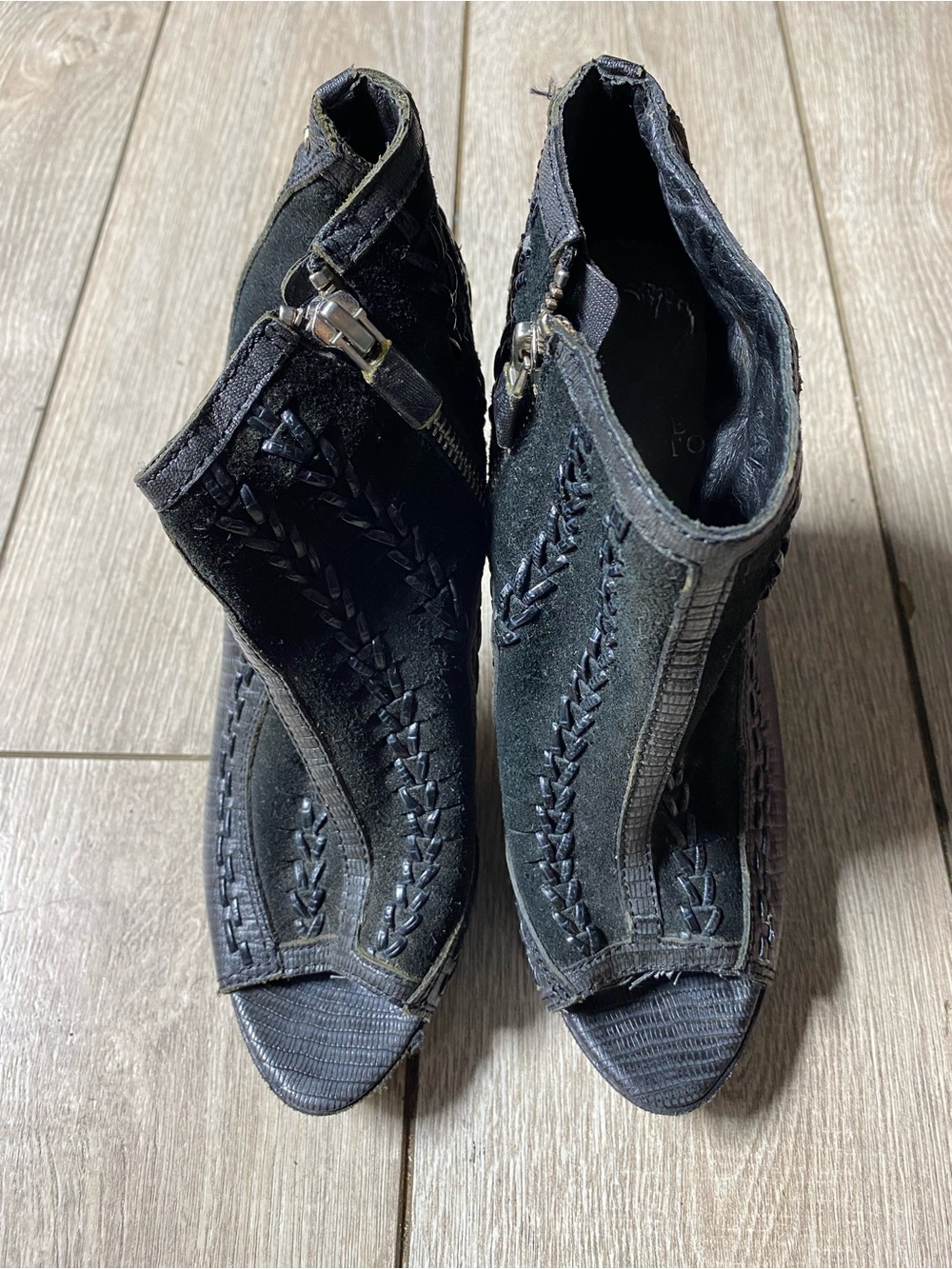 Vince Camuto Black Suede Peep Toe Whipstitch Zip Ankle Booties 6 1/2